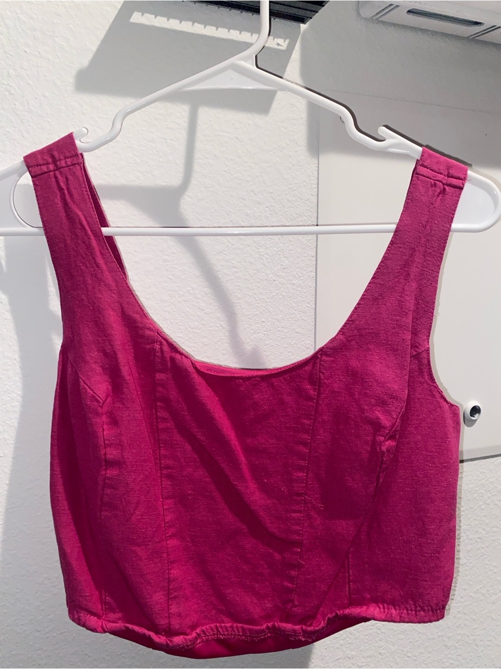 Women’s Fuchsia Crop Tank Top - Sleeveless Scoop Neck